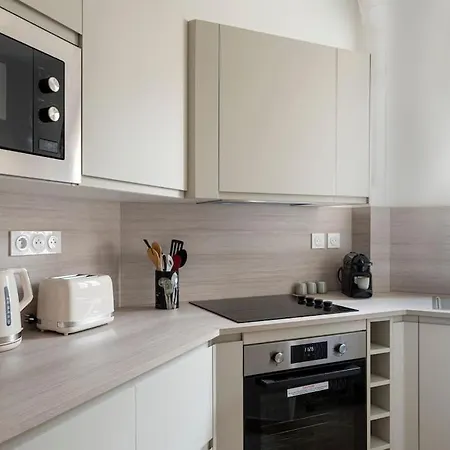 Cosy 14 Apartment Paris
